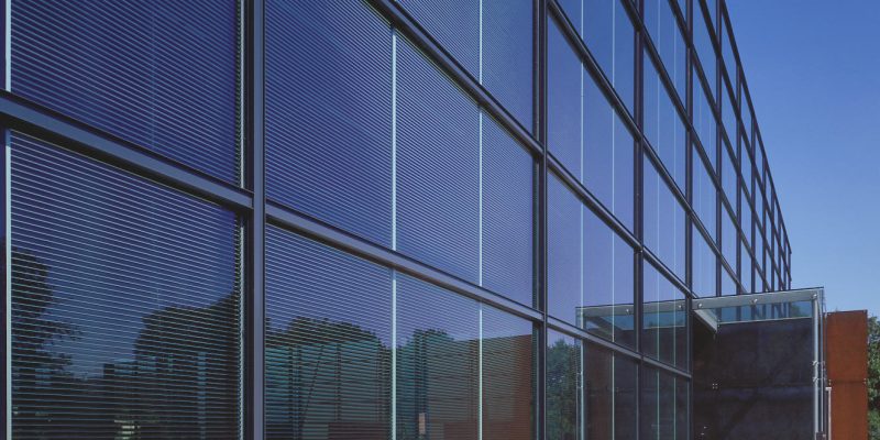 Okasolar-julkisivulasit Schrodt GmbH:n toimistorakennuksessa Saksan Iserlohnissa.